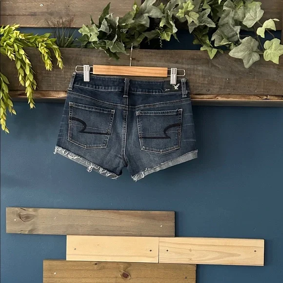 American Eagle Outfitters Dark Blue Jean Shorts Sz 4 - Picture 2 of 6